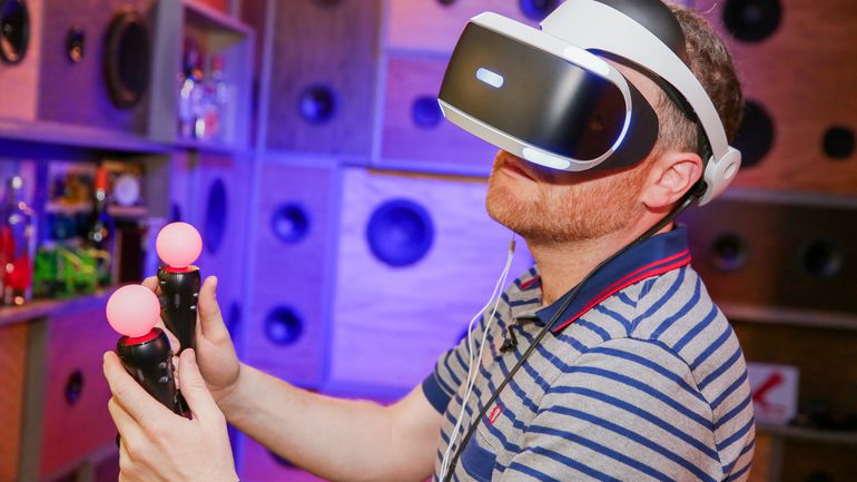 01-sony-playstation-vr-2016