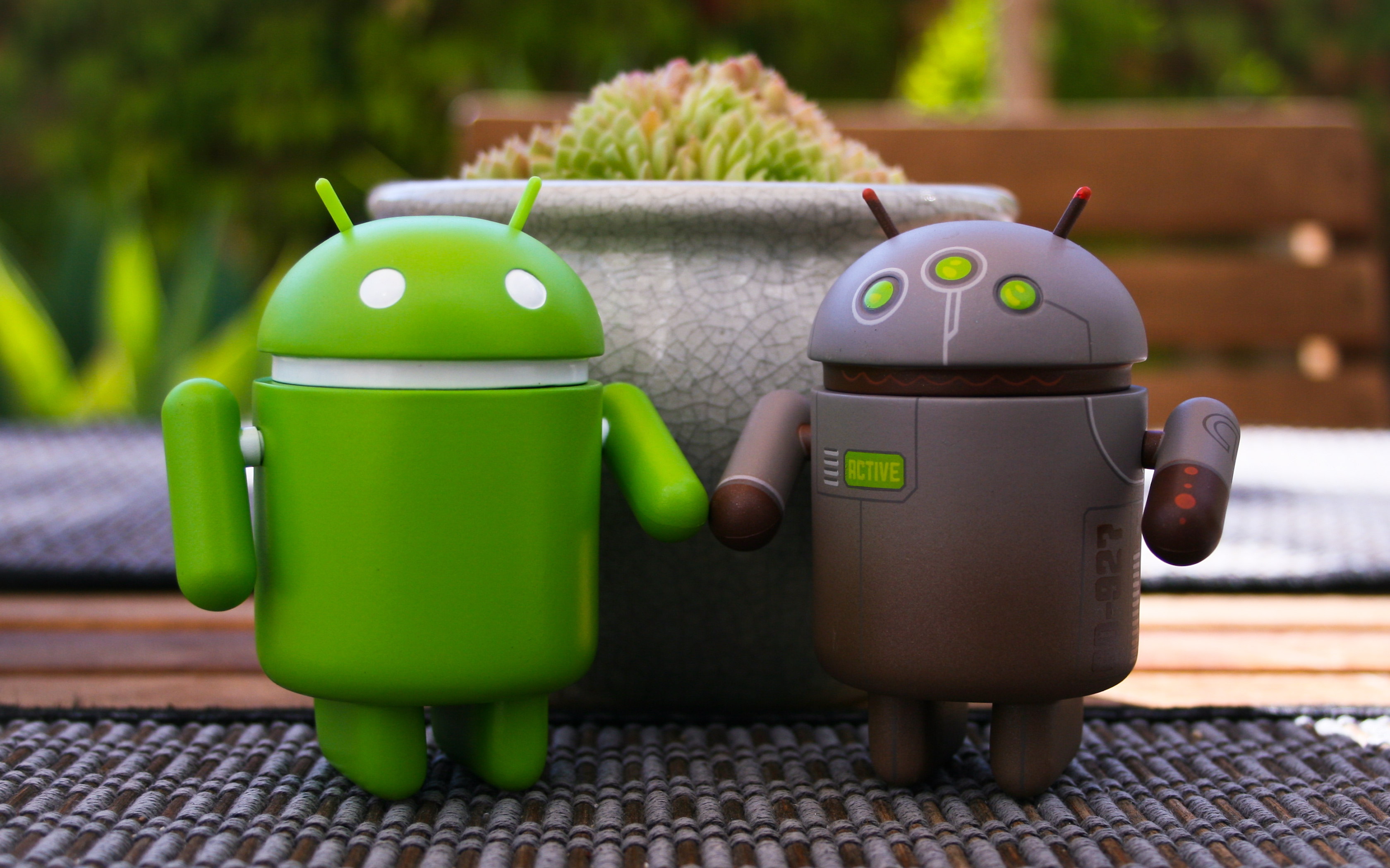 google-android-couple-desktop-1